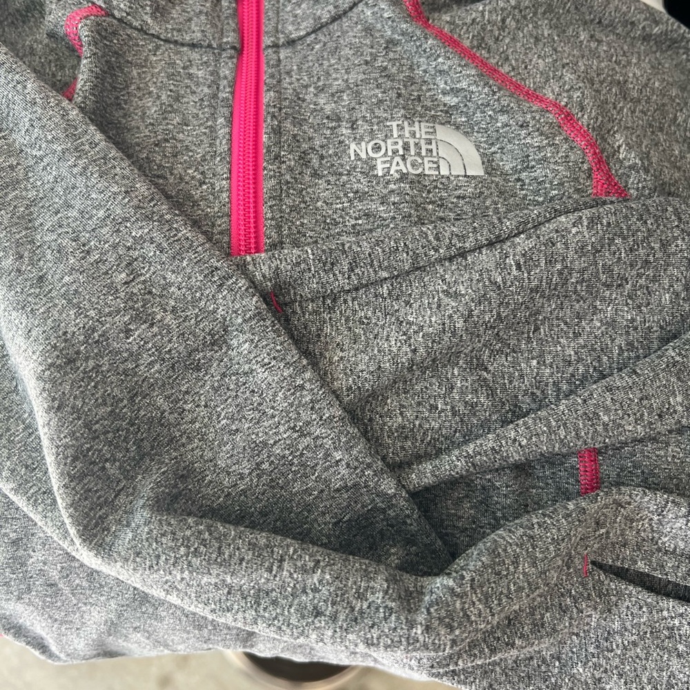 North Face girls size 7/8 great condition no flaws.